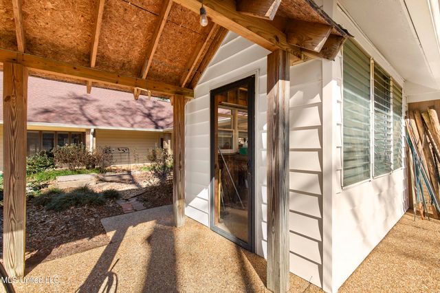 102 Creekwood Drive, Flowood, MS 39232