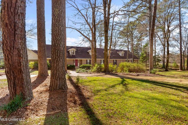 102 Creekwood Drive, Flowood, MS 39232