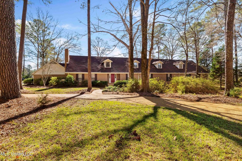 102 Creekwood Drive, Flowood, MS 39232