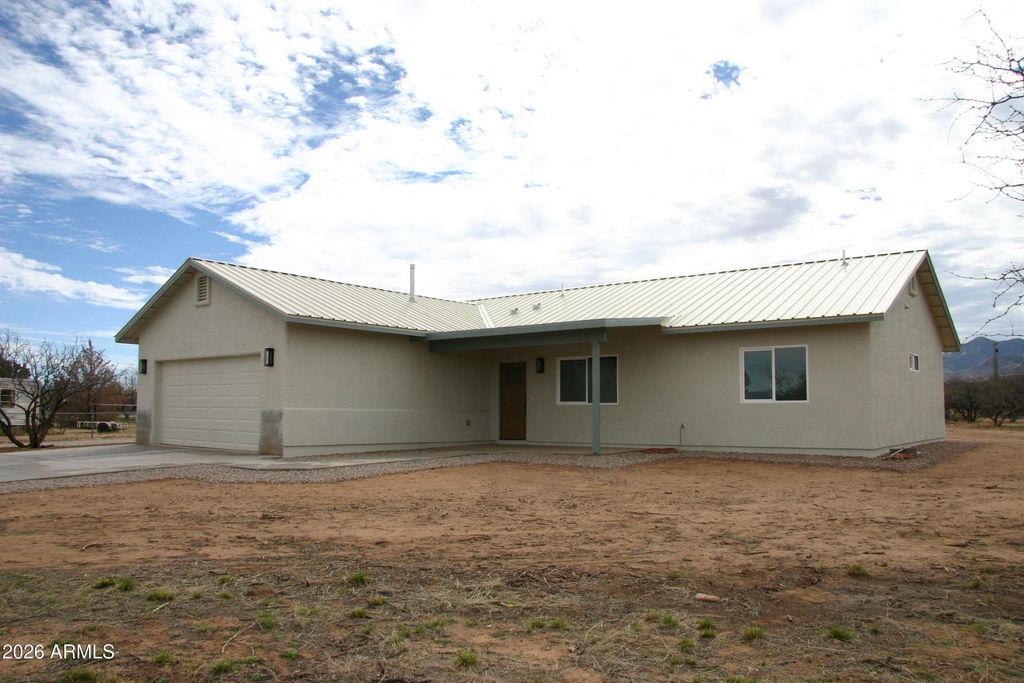 6370 S Jaxel Road, Hereford, AZ 85615