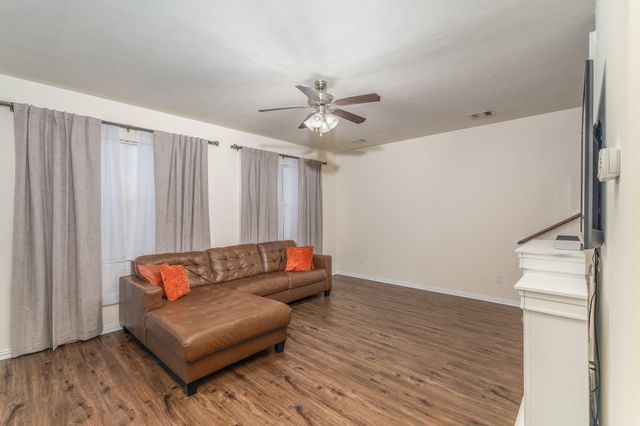 2318 Perkins Crossing Drive, Conroe, TX 77304