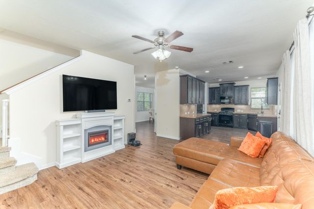 2318 Perkins Crossing Drive, Conroe, TX 77304