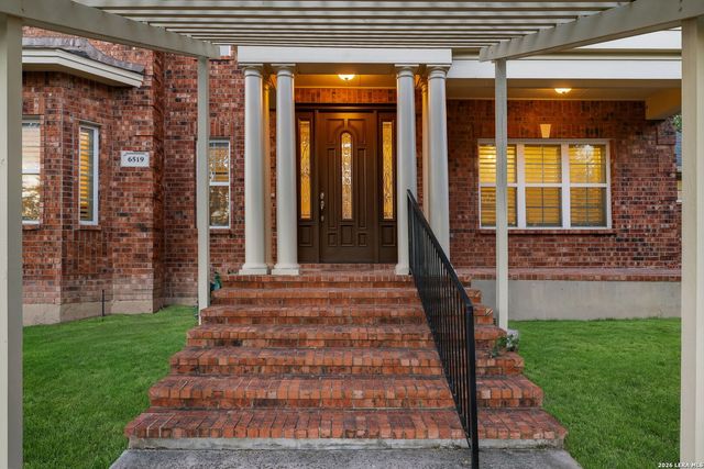6519 Kings Crown W, San Antonio, TX 78233