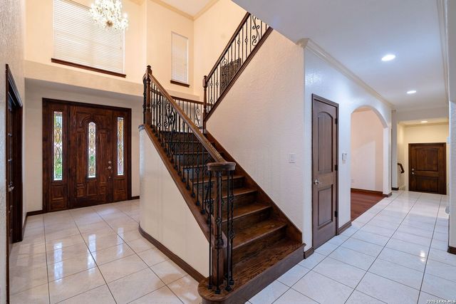 6519 Kings Crown W, San Antonio, TX 78233