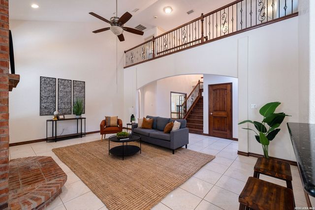 6519 Kings Crown W, San Antonio, TX 78233