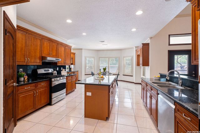 6519 Kings Crown W, San Antonio, TX 78233