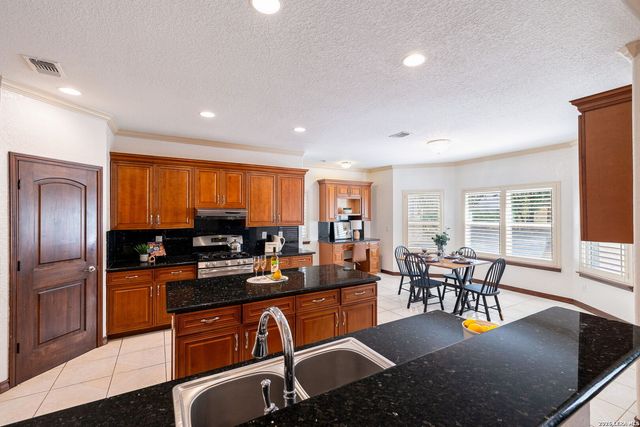 6519 Kings Crown W, San Antonio, TX 78233