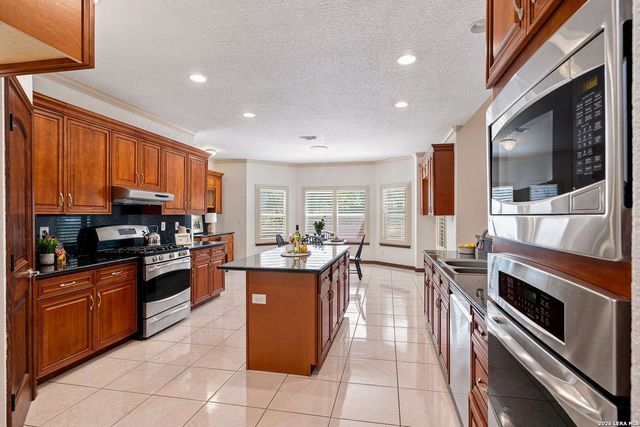 6519 Kings Crown W, San Antonio, TX 78233