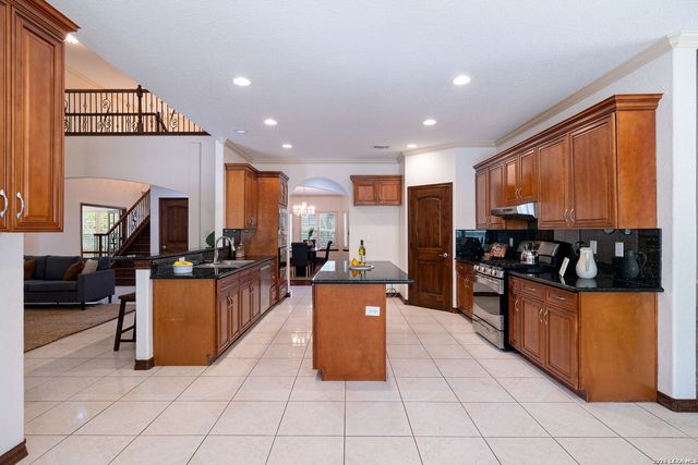 6519 Kings Crown W, San Antonio, TX 78233