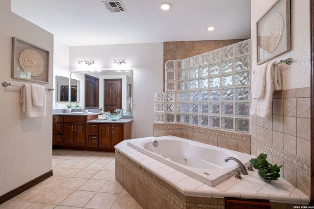 6519 Kings Crown W, San Antonio, TX 78233