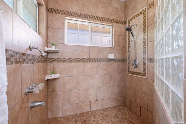 6519 Kings Crown W, San Antonio, TX 78233
