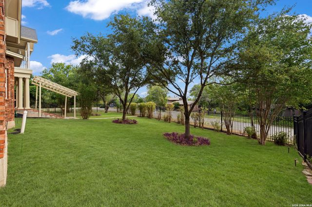 6519 Kings Crown W, San Antonio, TX 78233