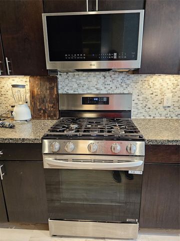 7 Aventura Place, Spring, TX 77389