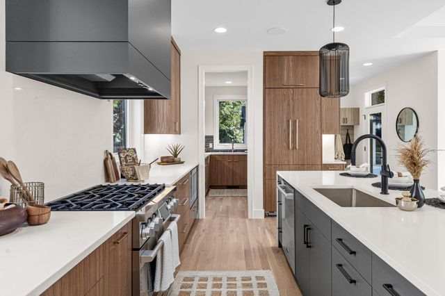 4425 Zenith Avenue S, Minneapolis, MN 55410