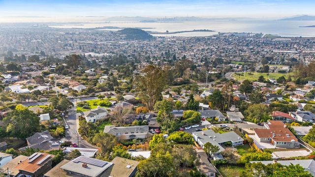 1012 Contra Costa Dr, El Cerrito, CA 94530