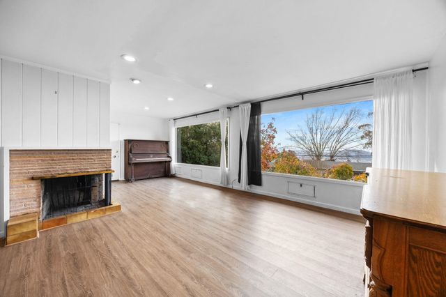 1012 Contra Costa Dr, El Cerrito, CA 94530