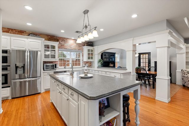 721 Willow Creek Circle, Corsicana, TX 75110