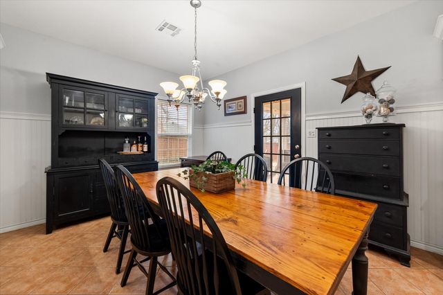 721 Willow Creek Circle, Corsicana, TX 75110