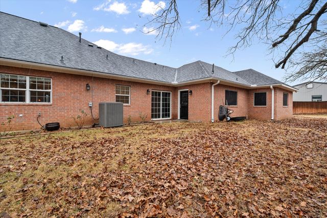 721 Willow Creek Circle, Corsicana, TX 75110