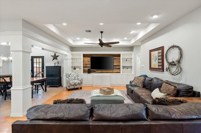 721 Willow Creek Circle, Corsicana, TX 75110