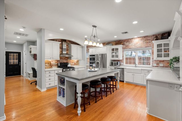 721 Willow Creek Circle, Corsicana, TX 75110