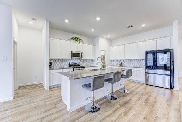 2510 Olivine Stone Drive, Richmond, TX 77469