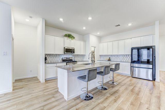 2510 Olivine Stone Drive, Richmond, TX 77469