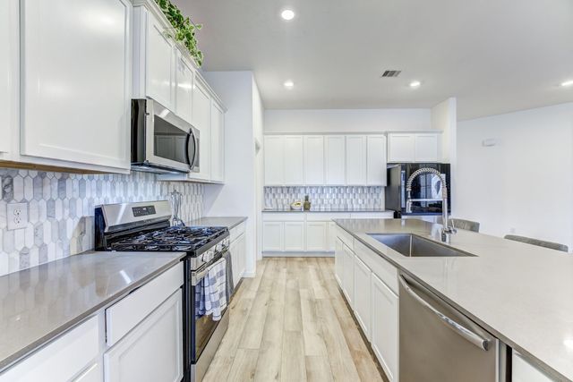 2510 Olivine Stone Drive, Richmond, TX 77469