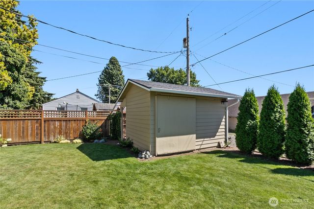 1611 E Street, Lynden, WA 98264