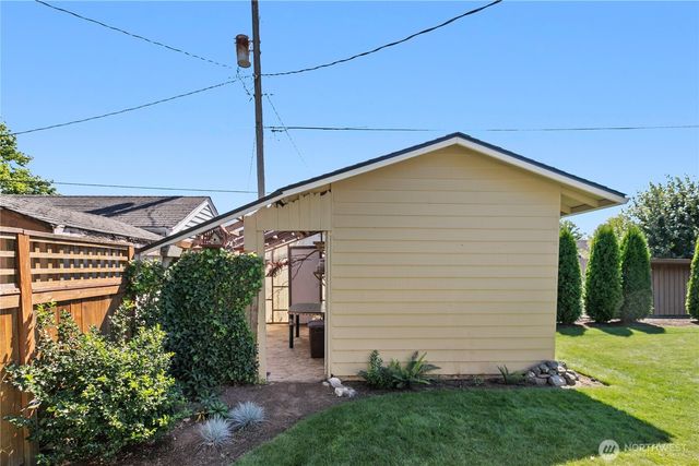 1611 E Street, Lynden, WA 98264