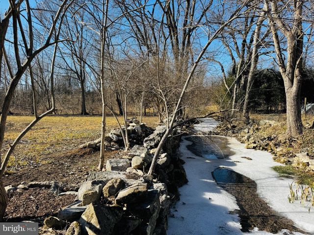 9 KING ST, Kearneysville, WV 25430