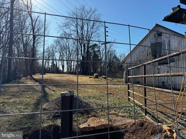 9 KING ST, Kearneysville, WV 25430