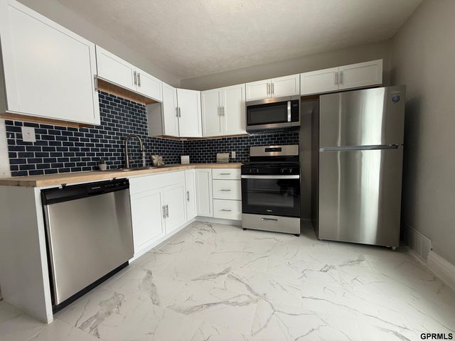 1446 S 11 Street, Lincoln, NE 68502