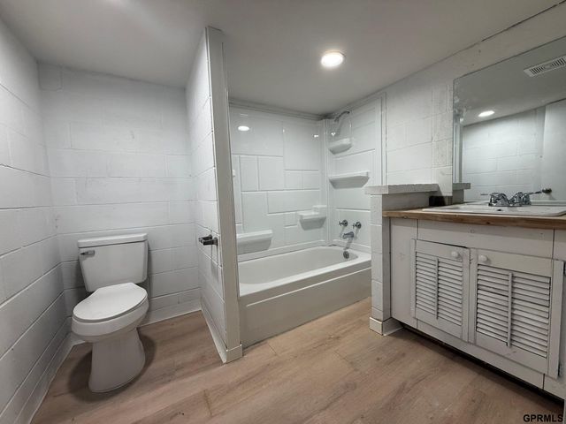 1446 S 11 Street, Lincoln, NE 68502