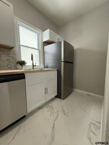 1446 S 11 Street, Lincoln, NE 68502