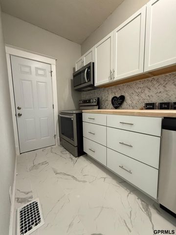 1446 S 11 Street, Lincoln, NE 68502