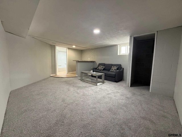 1446 S 11 Street, Lincoln, NE 68502