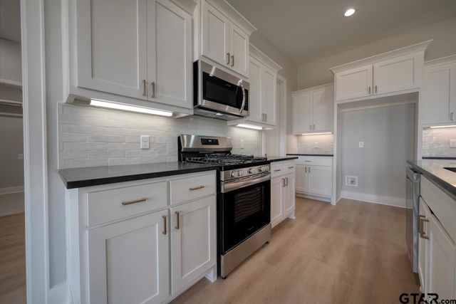 636 Prince Ln, Tyler, TX 75704