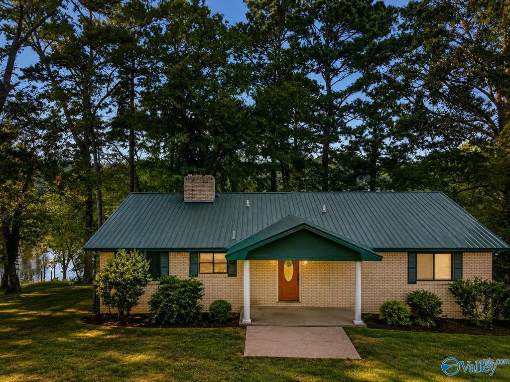 1416 Leota Lake Drive N, Southside, AL 35907
