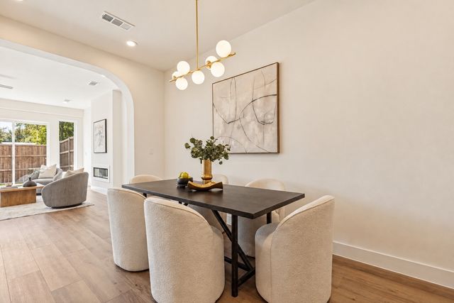 903 Bayonne Street, Dallas, TX 75212