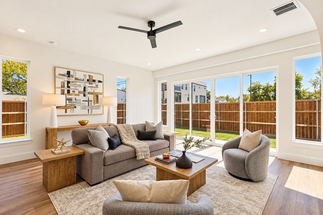 903 Bayonne Street, Dallas, TX 75212
