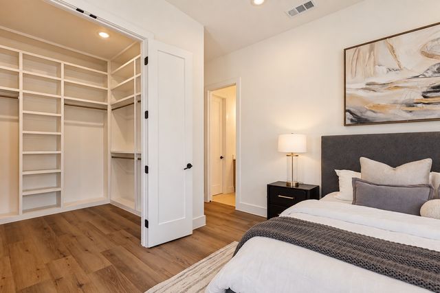 903 Bayonne Street, Dallas, TX 75212
