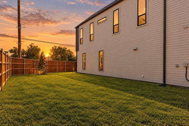 903 Bayonne Street, Dallas, TX 75212