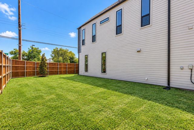 903 Bayonne Street, Dallas, TX 75212