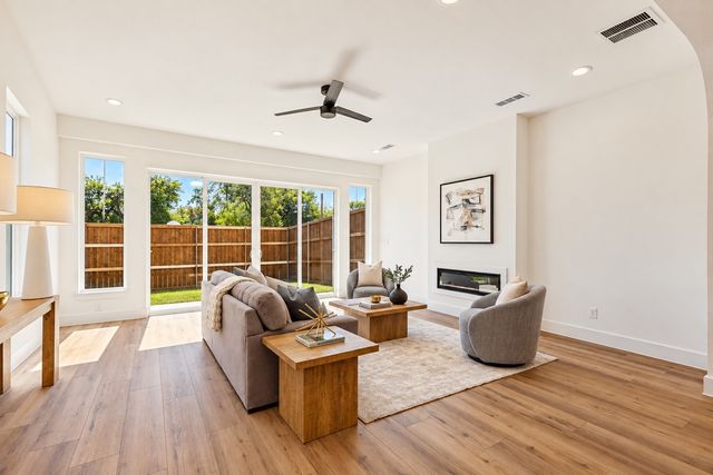 903 Bayonne Street, Dallas, TX 75212