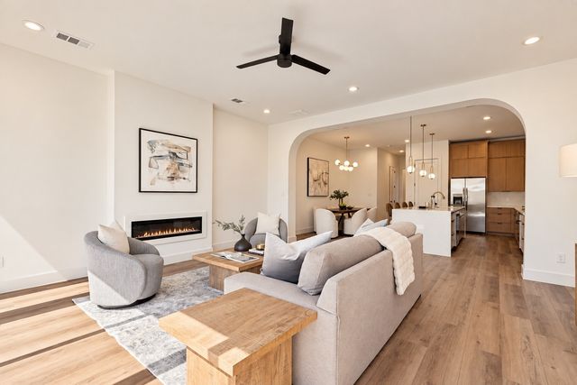 903 Bayonne Street, Dallas, TX 75212