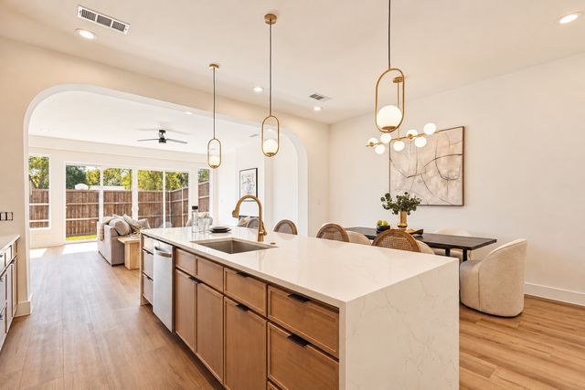 903 Bayonne Street, Dallas, TX 75212