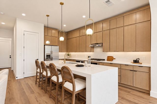 903 Bayonne Street, Dallas, TX 75212