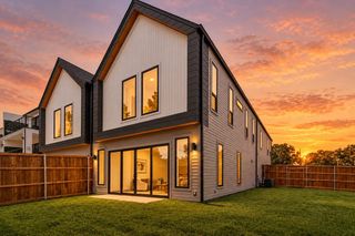 903 Bayonne Street, Dallas, TX 75212