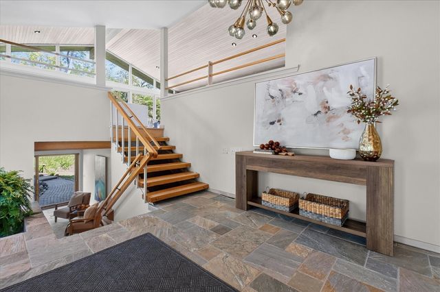 3265 N Maple Road, Ann Arbor, MI 48105